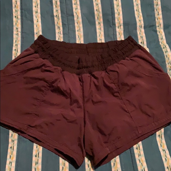 size 8 lululemon shorts